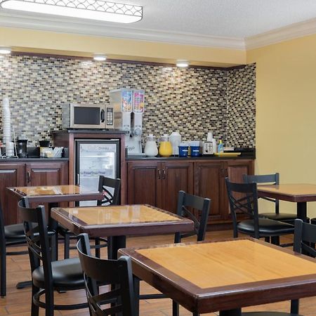 Days Inn By Wyndham Macon I-475 Экстерьер фото