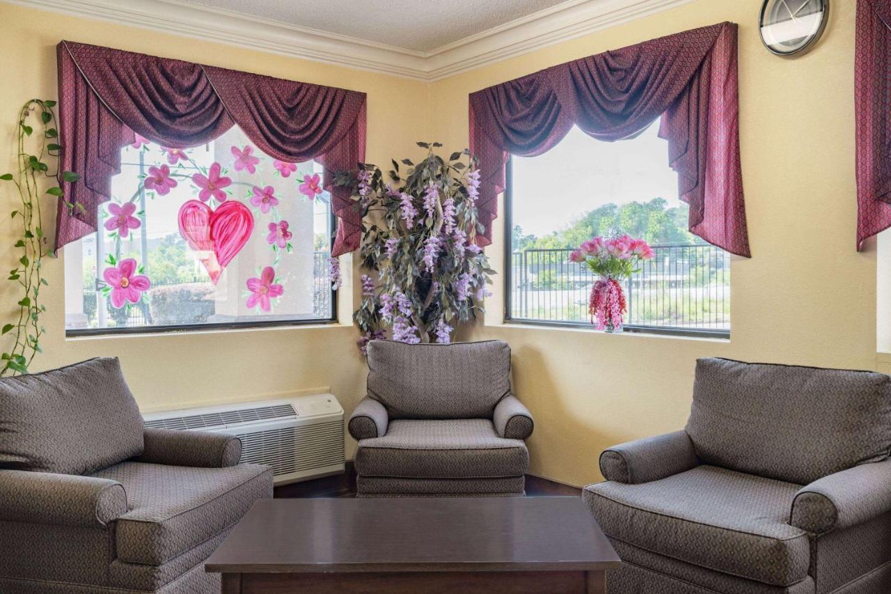 Days Inn By Wyndham Macon I-475 Экстерьер фото